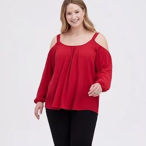 Torrid Size 1 Red Crinkle Gauze Cold Shoulder Blouse NWT